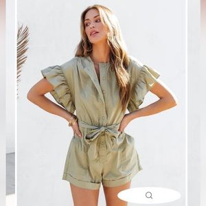 VICI MARIANNE RUFFLE POCKETED ROMPER